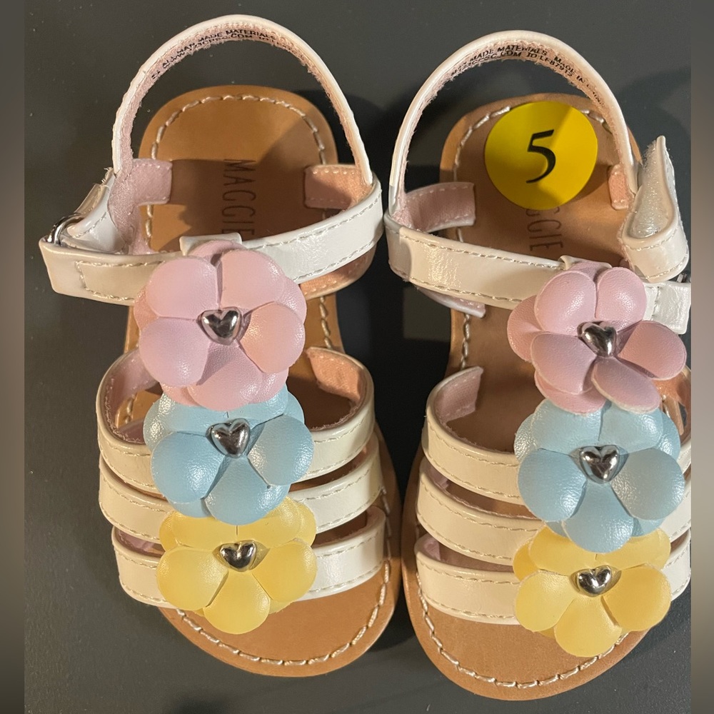Maggie & Zoe Sandals